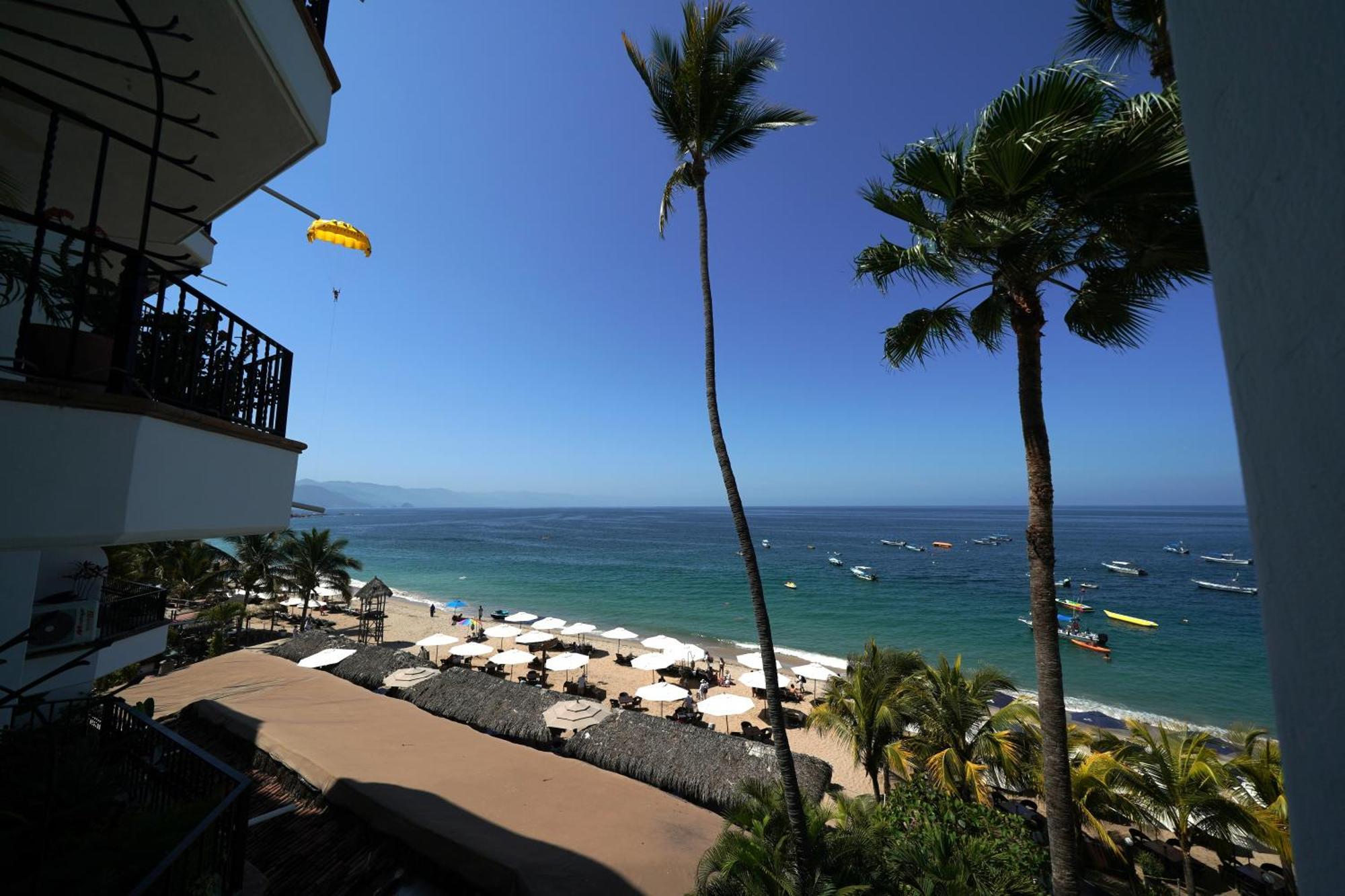 Emperador Vallarta Beachfront Hotel And Suites Puerto Vallarta Exterior foto